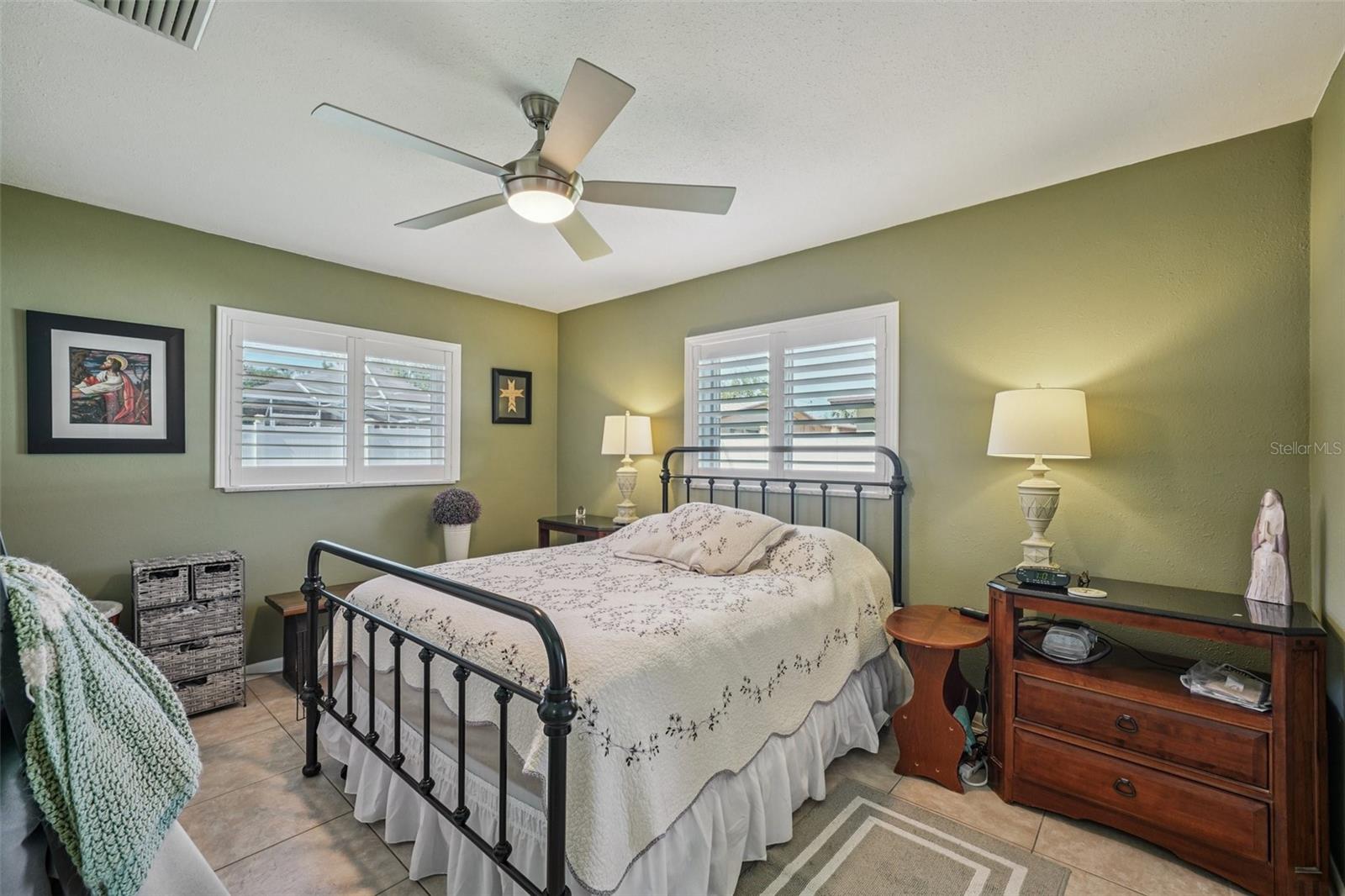 Image 28 of 74 For 1586 Rosery Road Ne