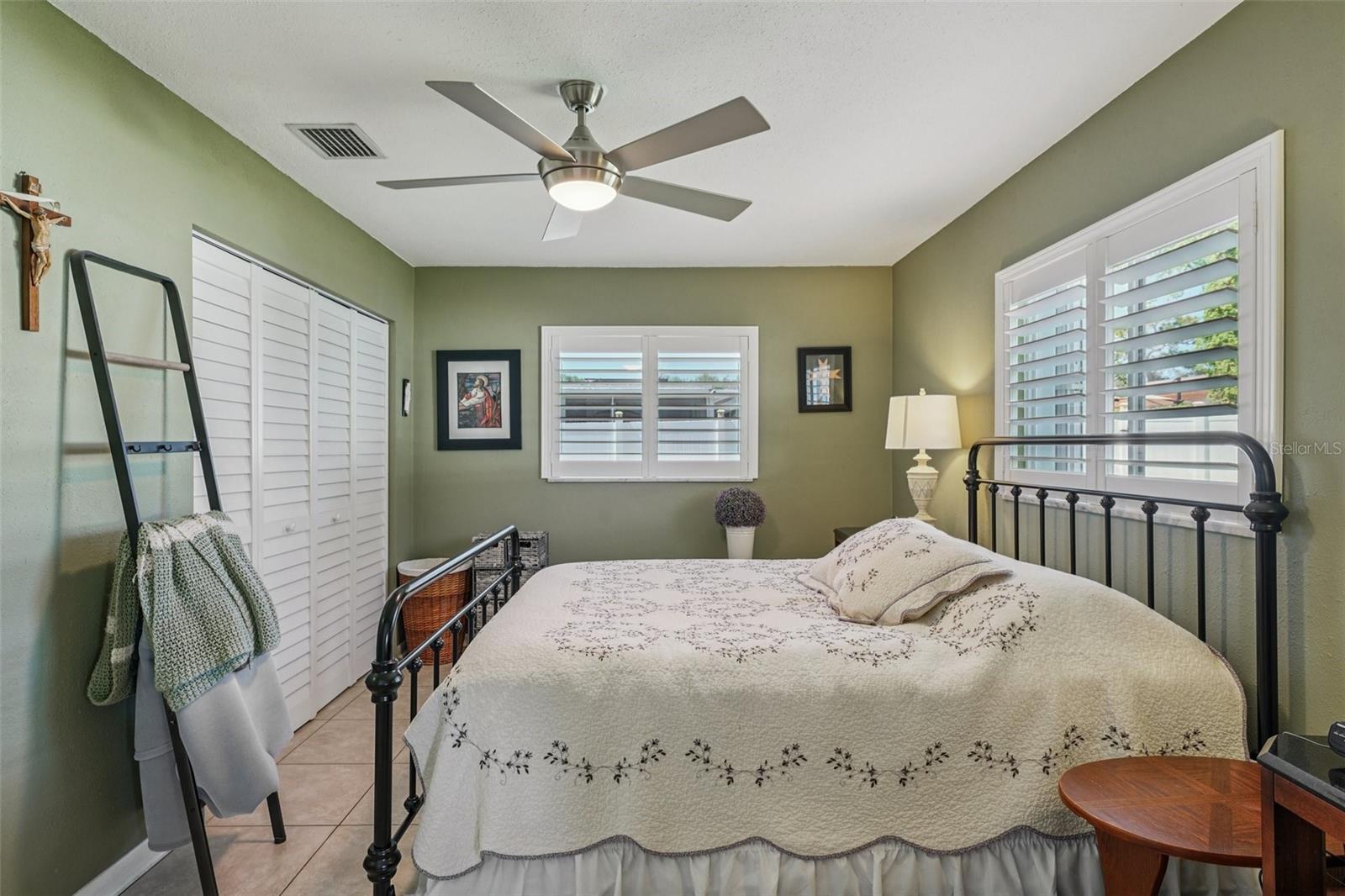 Image 29 of 74 For 1586 Rosery Road Ne