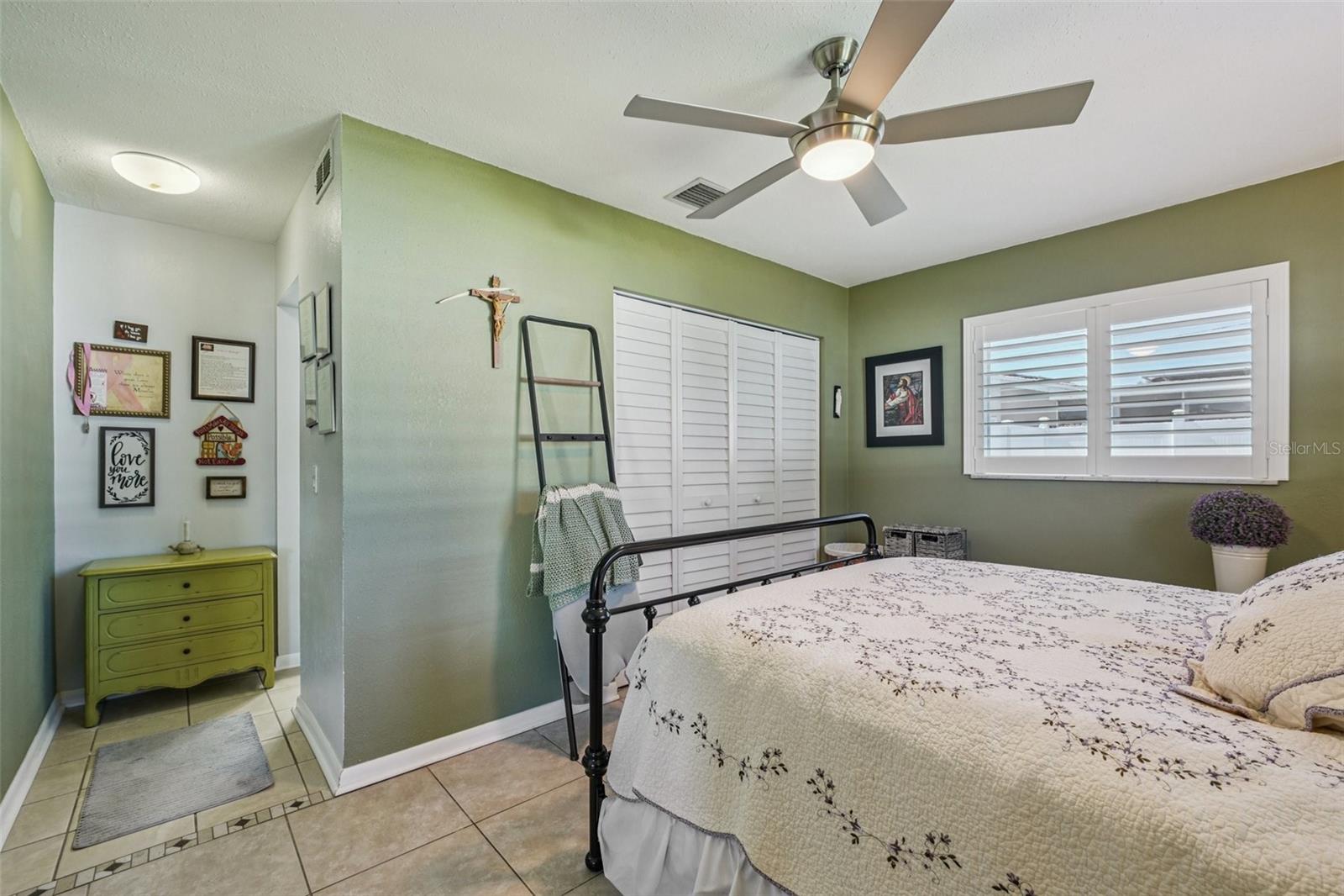 Image 30 of 74 For 1586 Rosery Road Ne
