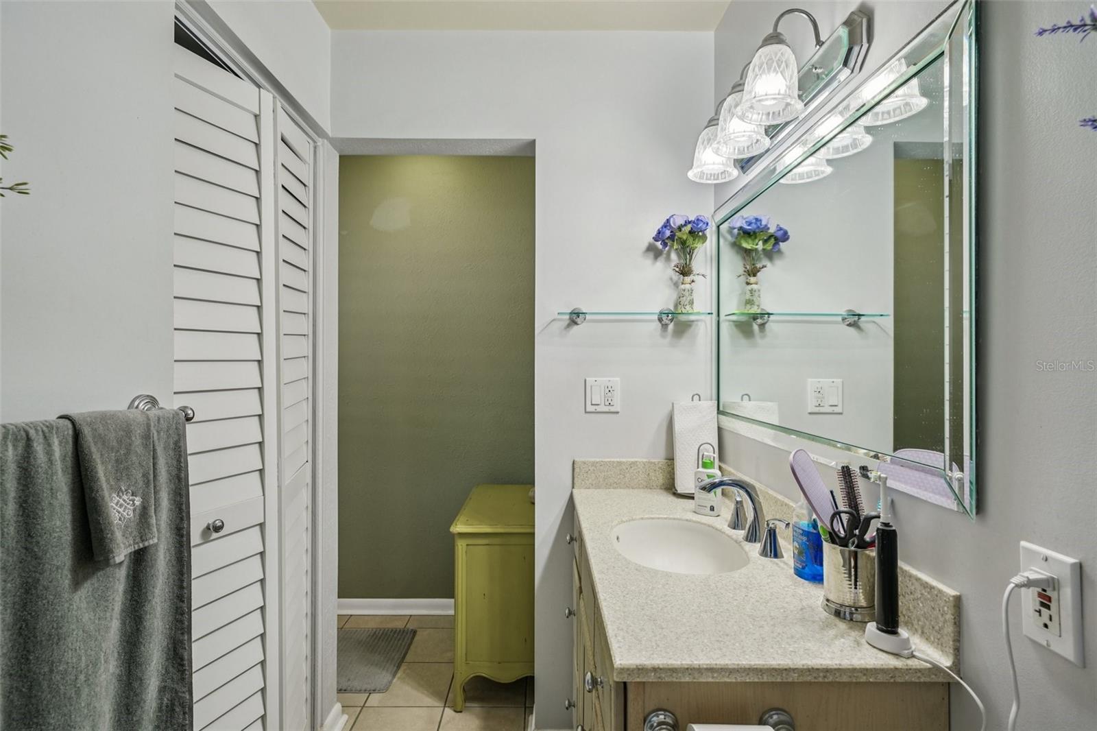 Image 32 of 74 For 1586 Rosery Road Ne