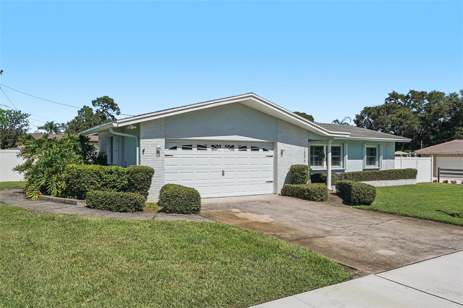 Image 4 of 74 For 1586 Rosery Road Ne
