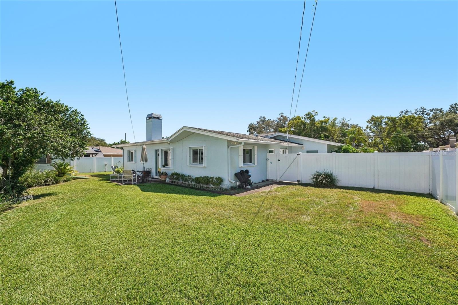Image 46 of 74 For 1586 Rosery Road Ne
