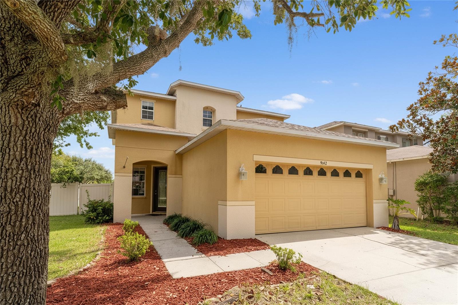 Image 3 of 50 For 9142 Lantern Oak Way