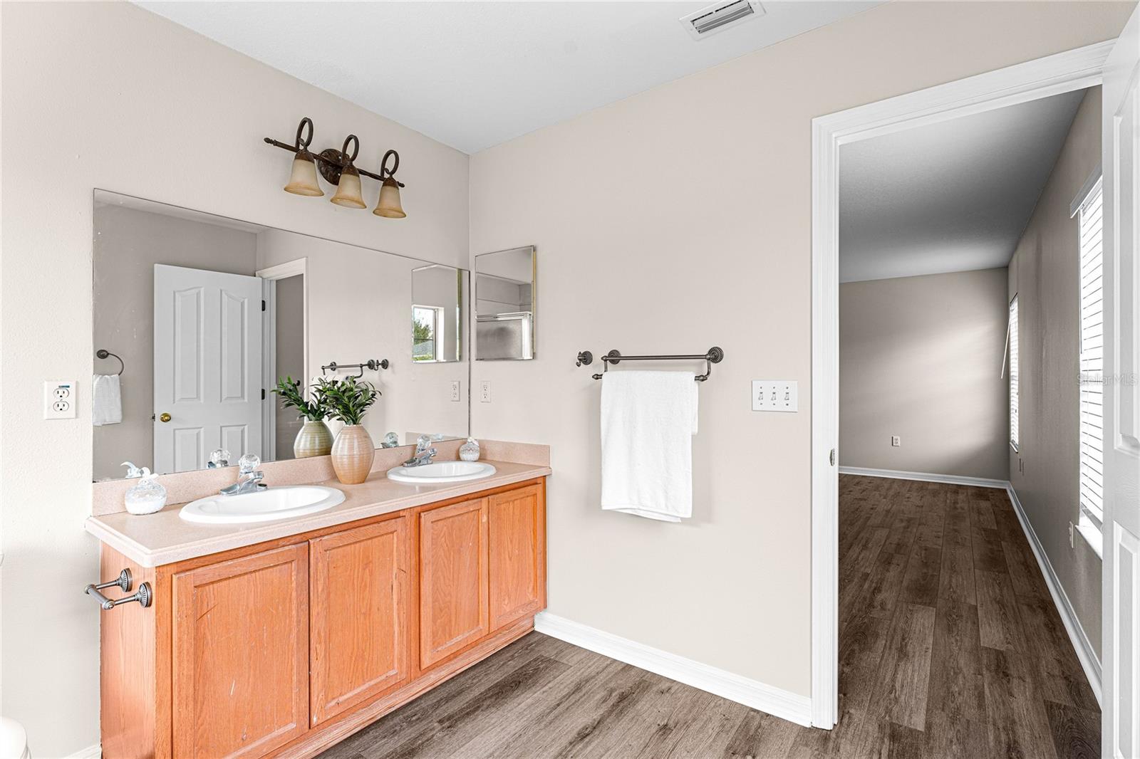 Image 39 of 50 For 9142 Lantern Oak Way