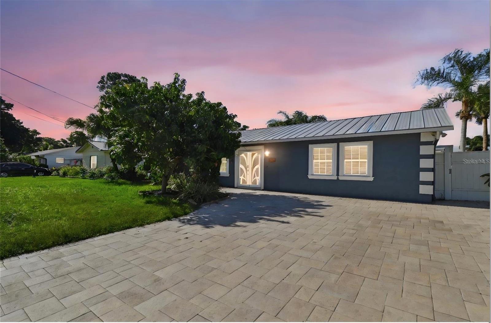 Details for 8708 Thornwood Lane, TAMPA, FL 33615