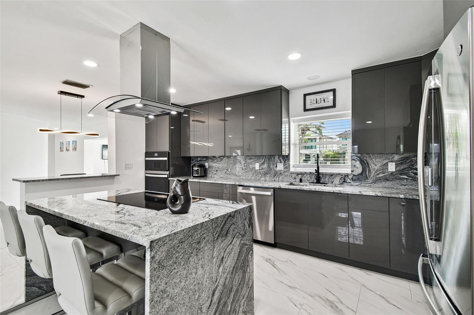 Listing photo id 14 for 8708 Thornwood Lane
