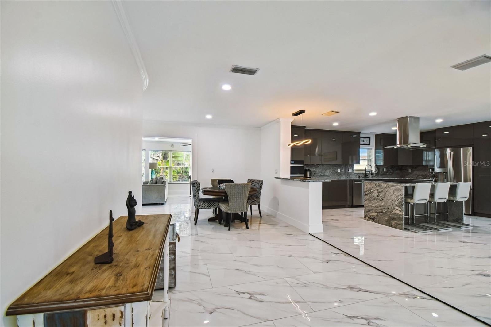 Listing photo id 16 for 8708 Thornwood Lane