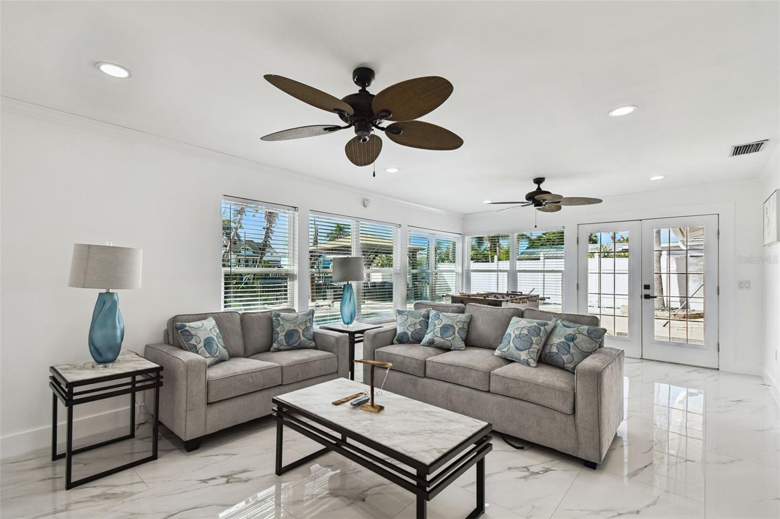 Listing photo id 17 for 8708 Thornwood Lane
