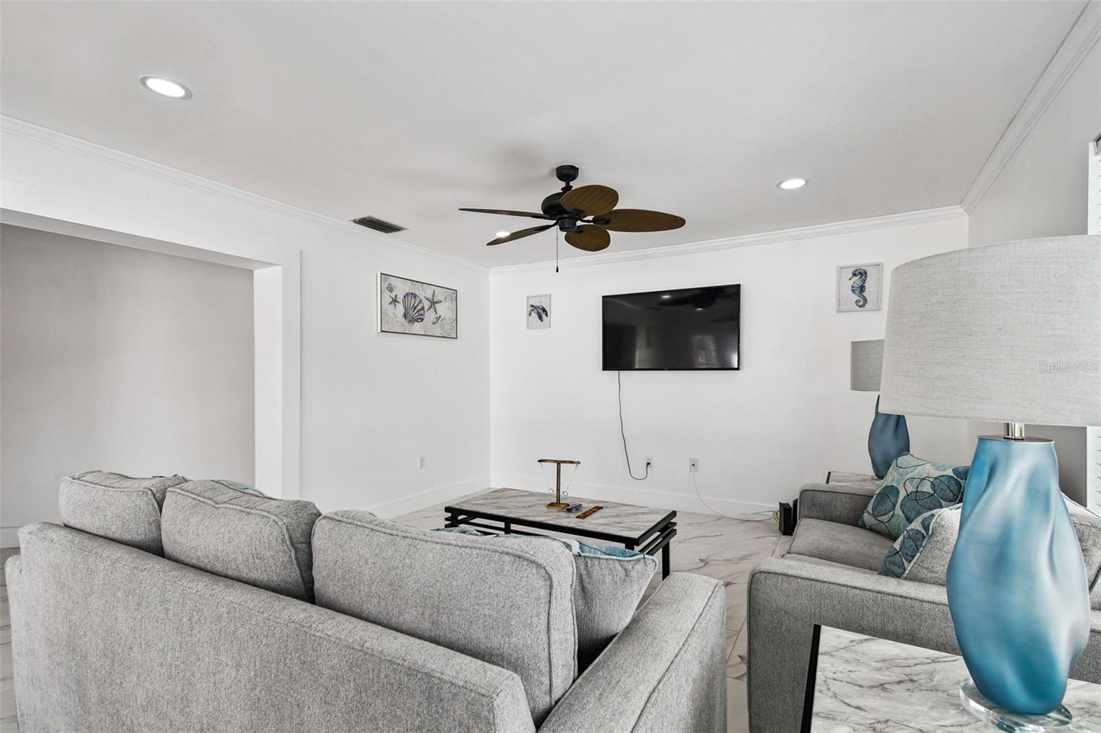 Listing photo id 19 for 8708 Thornwood Lane