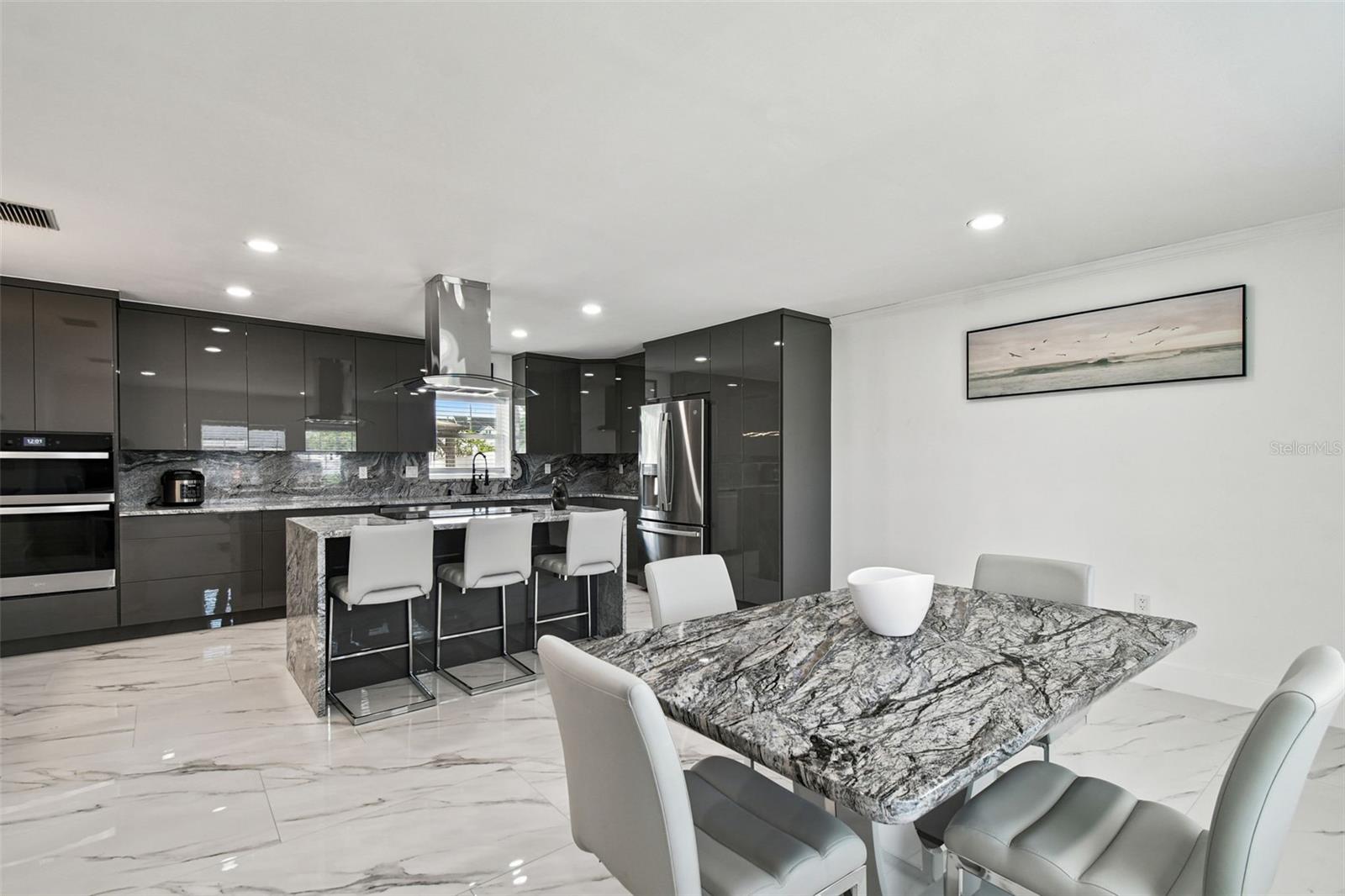Listing photo id 21 for 8708 Thornwood Lane