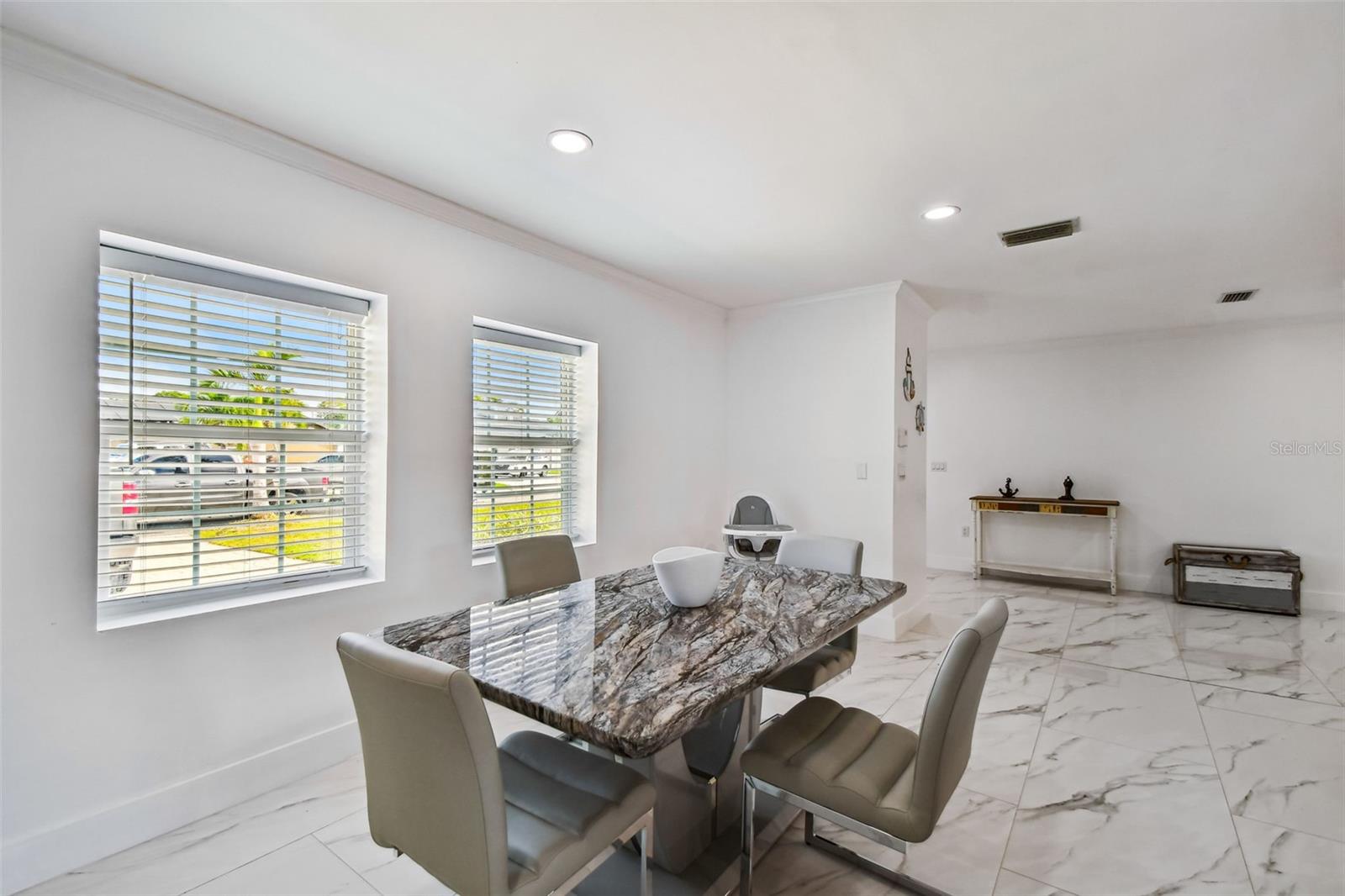 Listing photo id 23 for 8708 Thornwood Lane
