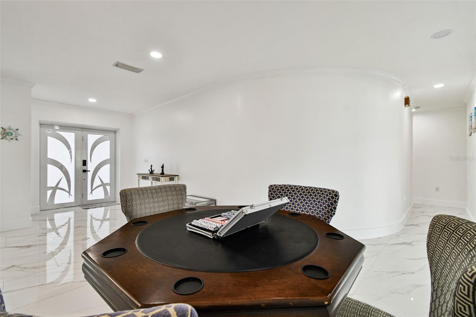 Listing photo id 25 for 8708 Thornwood Lane