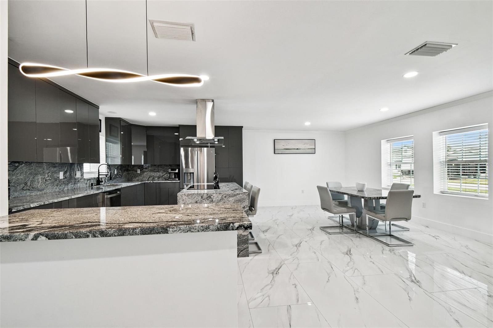 Listing photo id 26 for 8708 Thornwood Lane