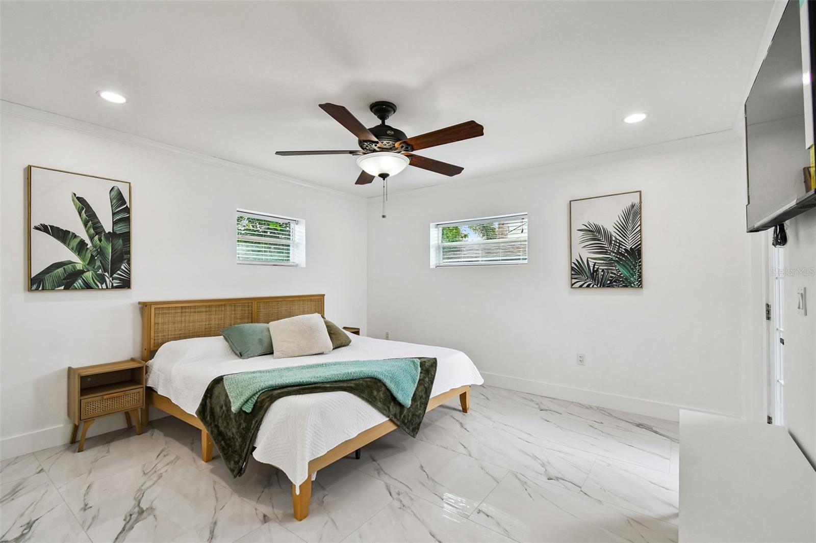 Listing photo id 27 for 8708 Thornwood Lane
