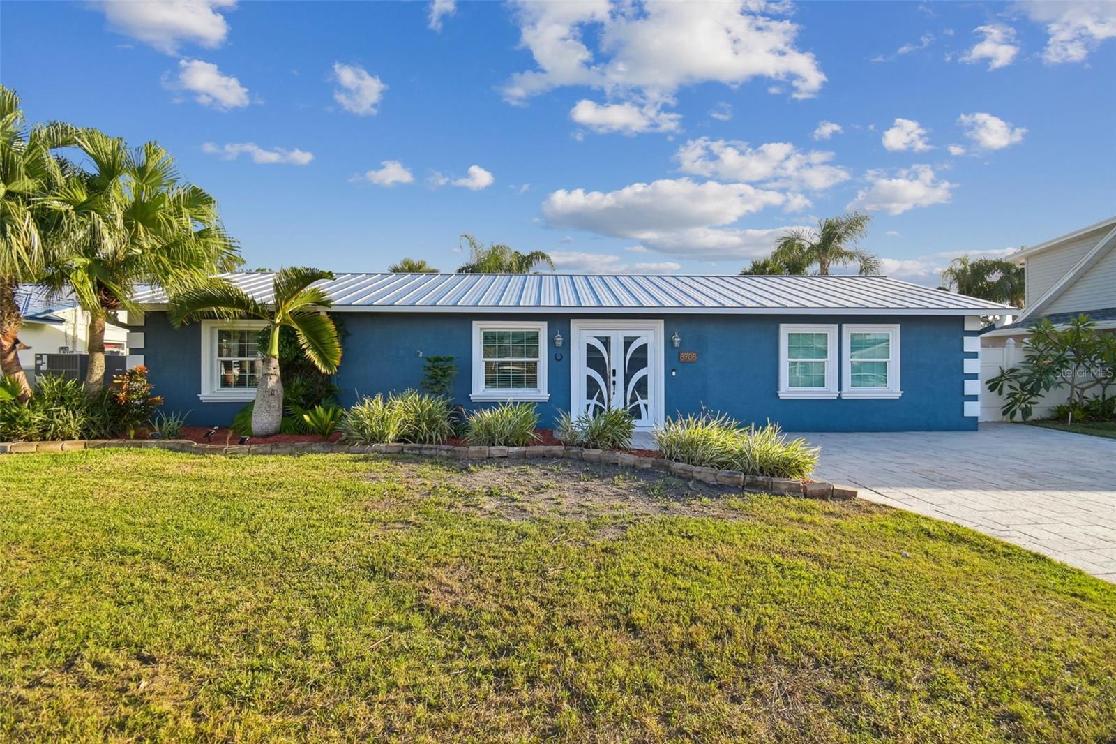 Listing photo id 1 for 8708 Thornwood Lane