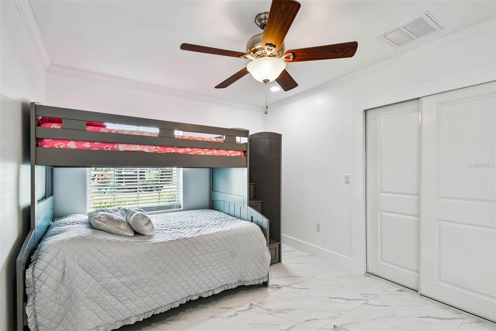 Listing photo id 31 for 8708 Thornwood Lane