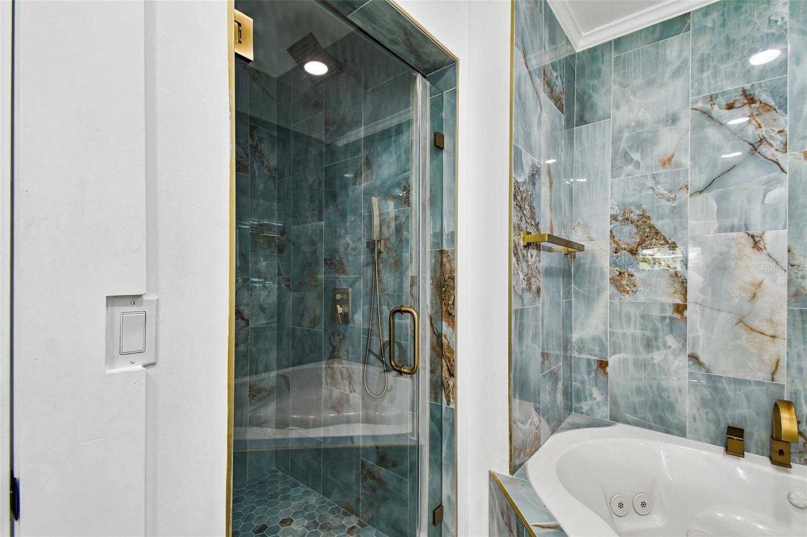 Listing photo id 39 for 8708 Thornwood Lane