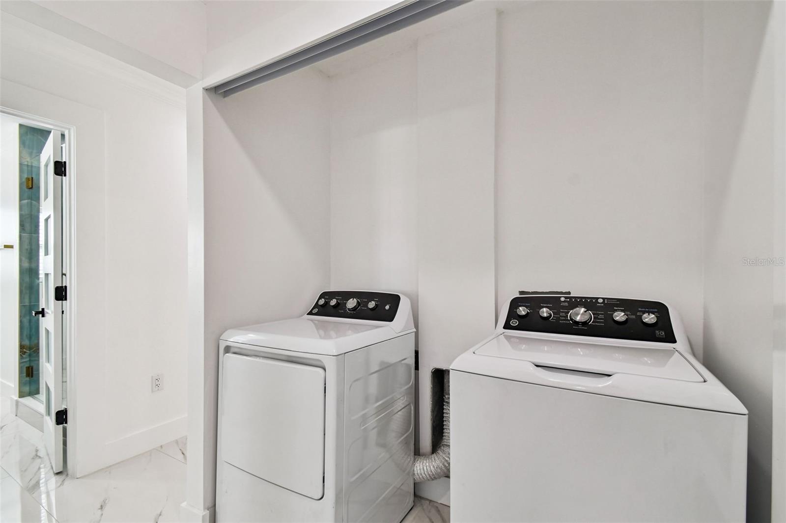 Listing photo id 46 for 8708 Thornwood Lane