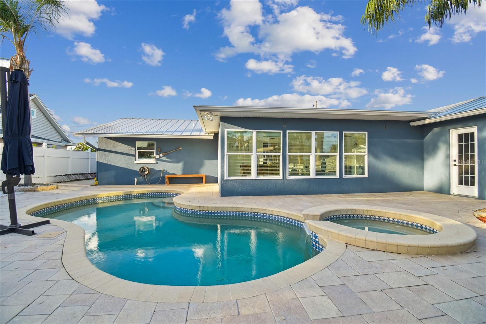 Listing photo id 49 for 8708 Thornwood Lane