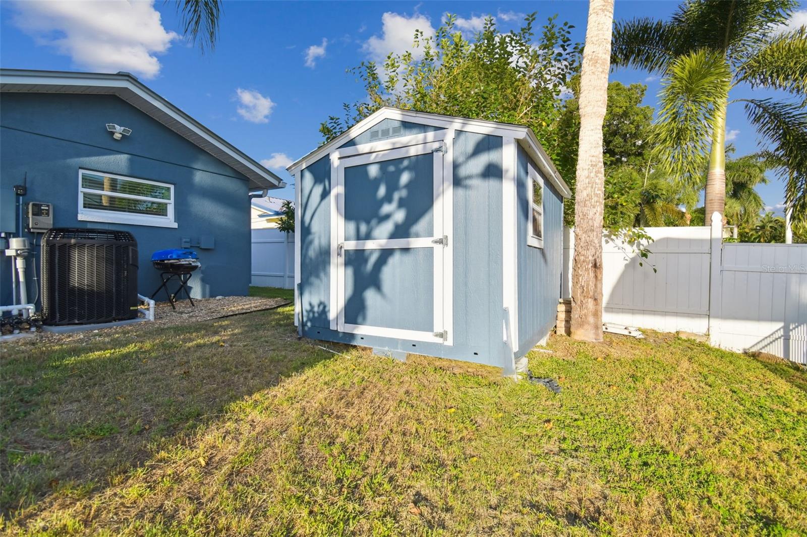 Listing photo id 51 for 8708 Thornwood Lane