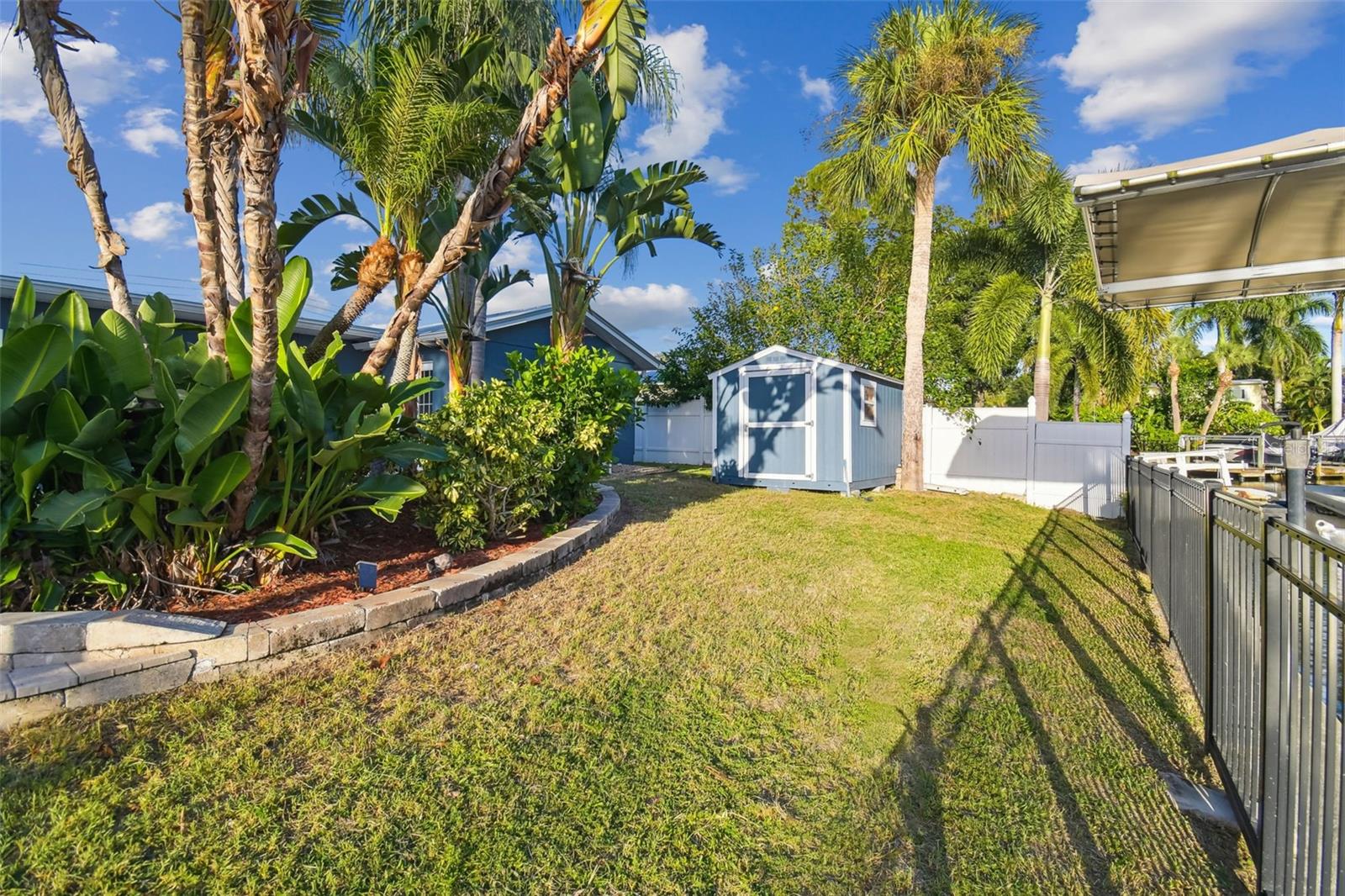 Listing photo id 52 for 8708 Thornwood Lane