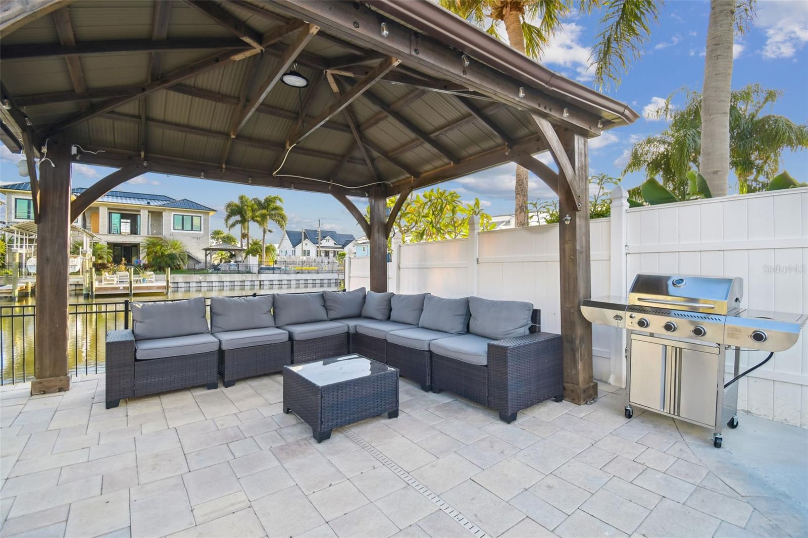 Listing photo id 53 for 8708 Thornwood Lane
