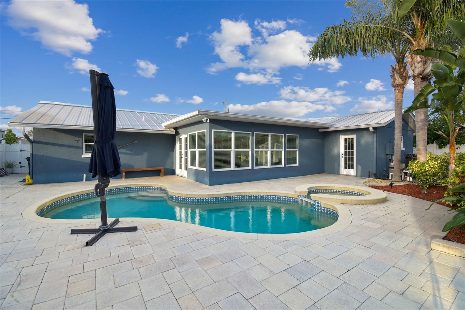 Listing photo id 57 for 8708 Thornwood Lane