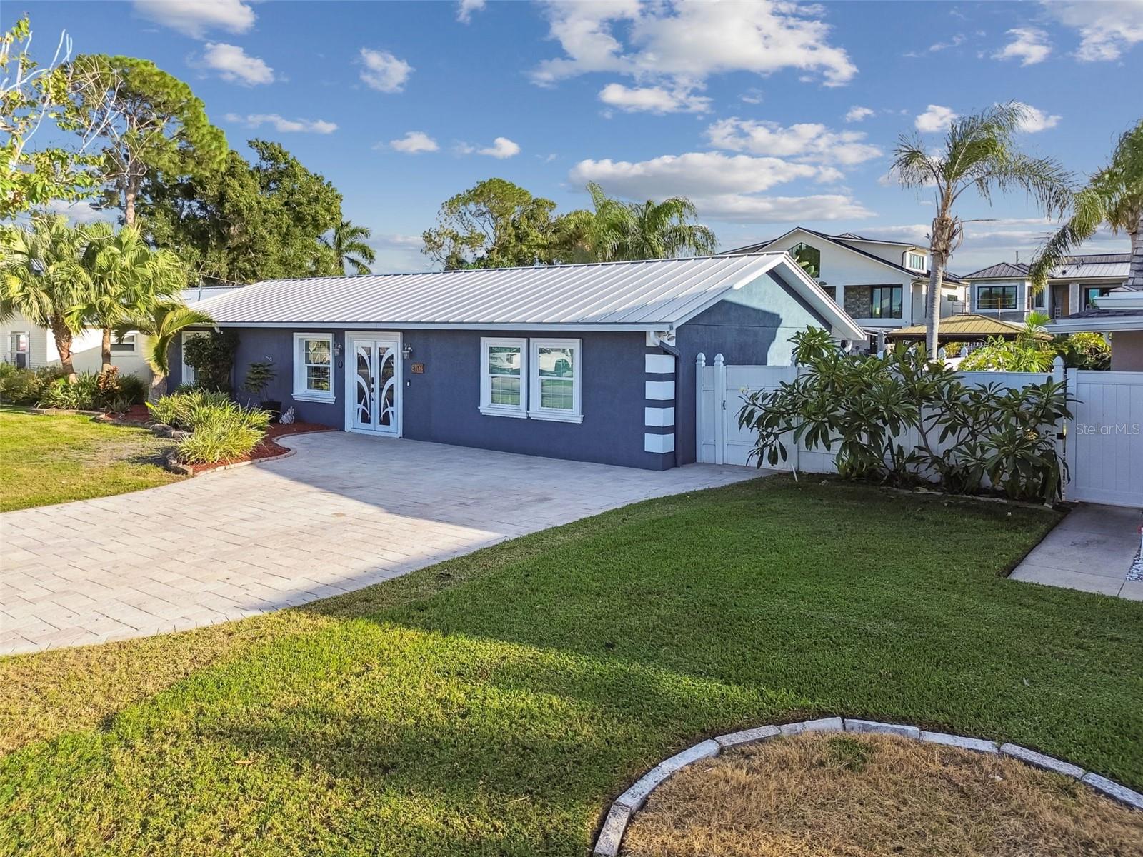 Listing photo id 61 for 8708 Thornwood Lane