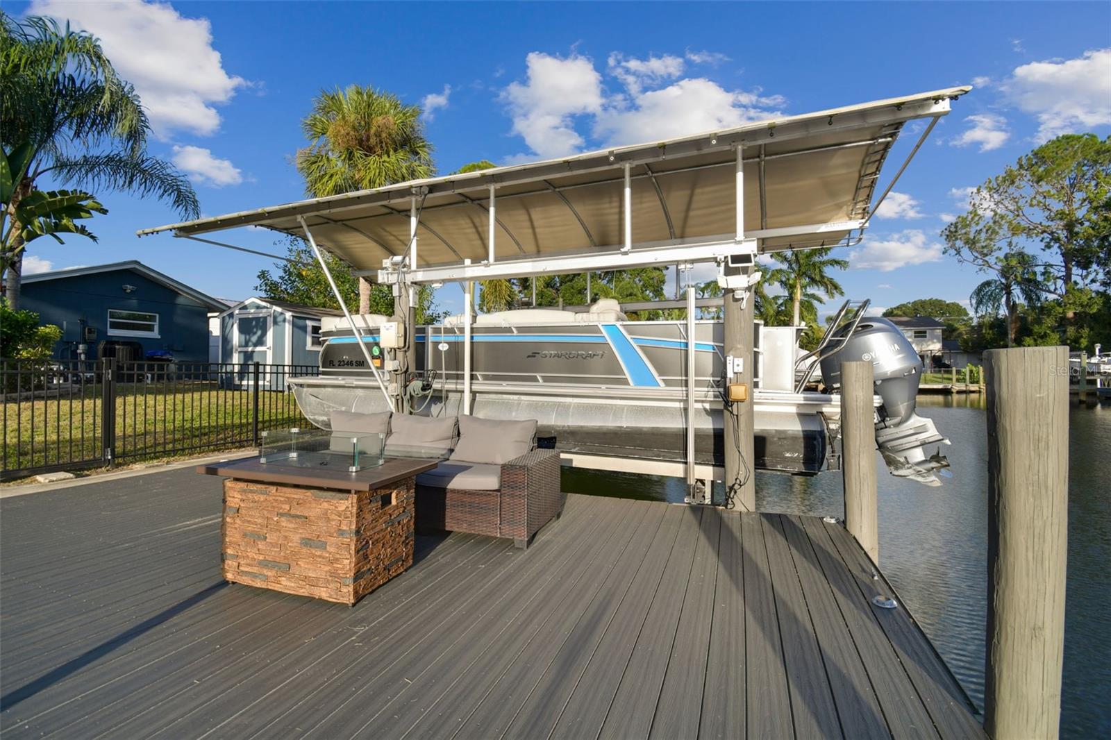 Listing photo id 5 for 8708 Thornwood Lane