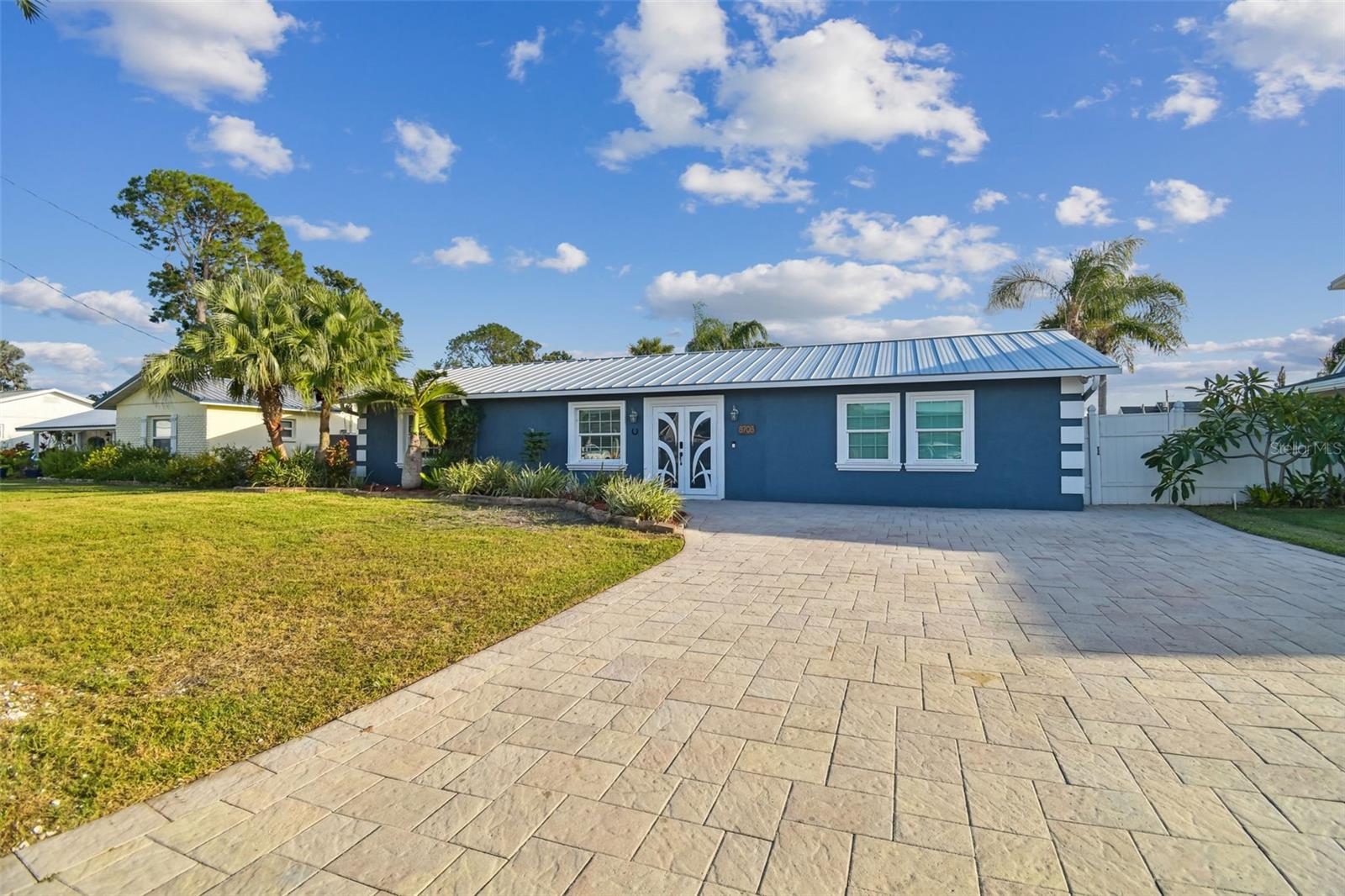 Listing photo id 81 for 8708 Thornwood Lane