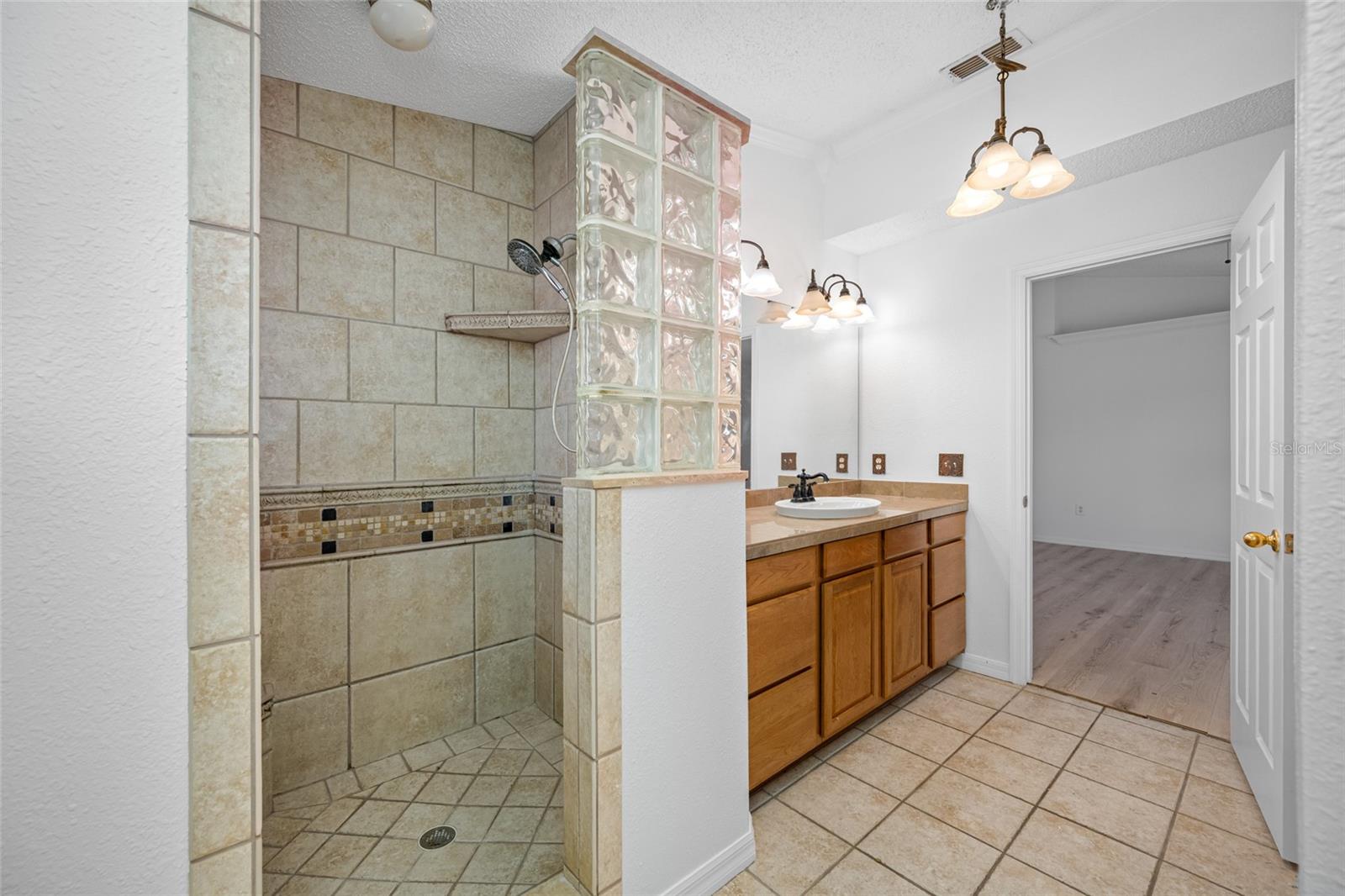 Image 19 of 45 For 31701 Shin Court