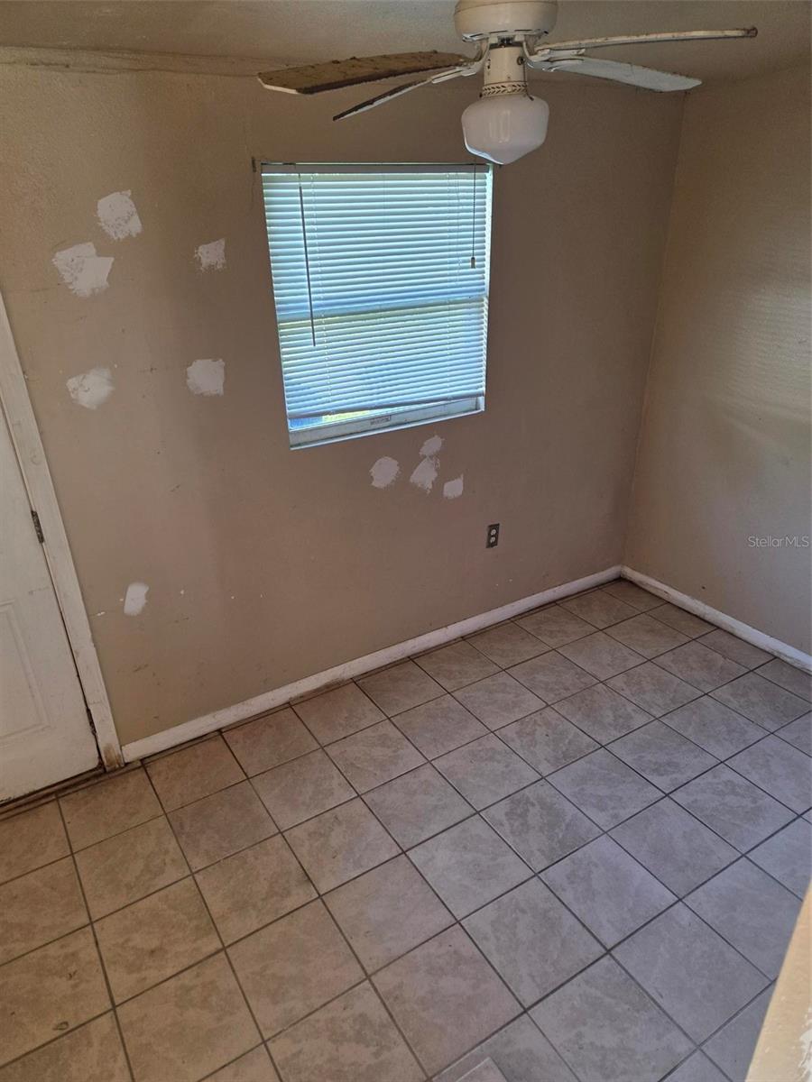 Listing photo id 10 for 1527 Clinton Street