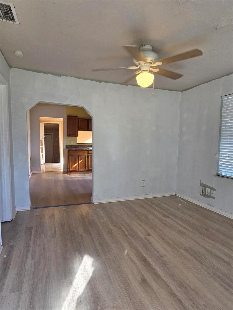 Listing photo id 2 for 1527 Clinton Street