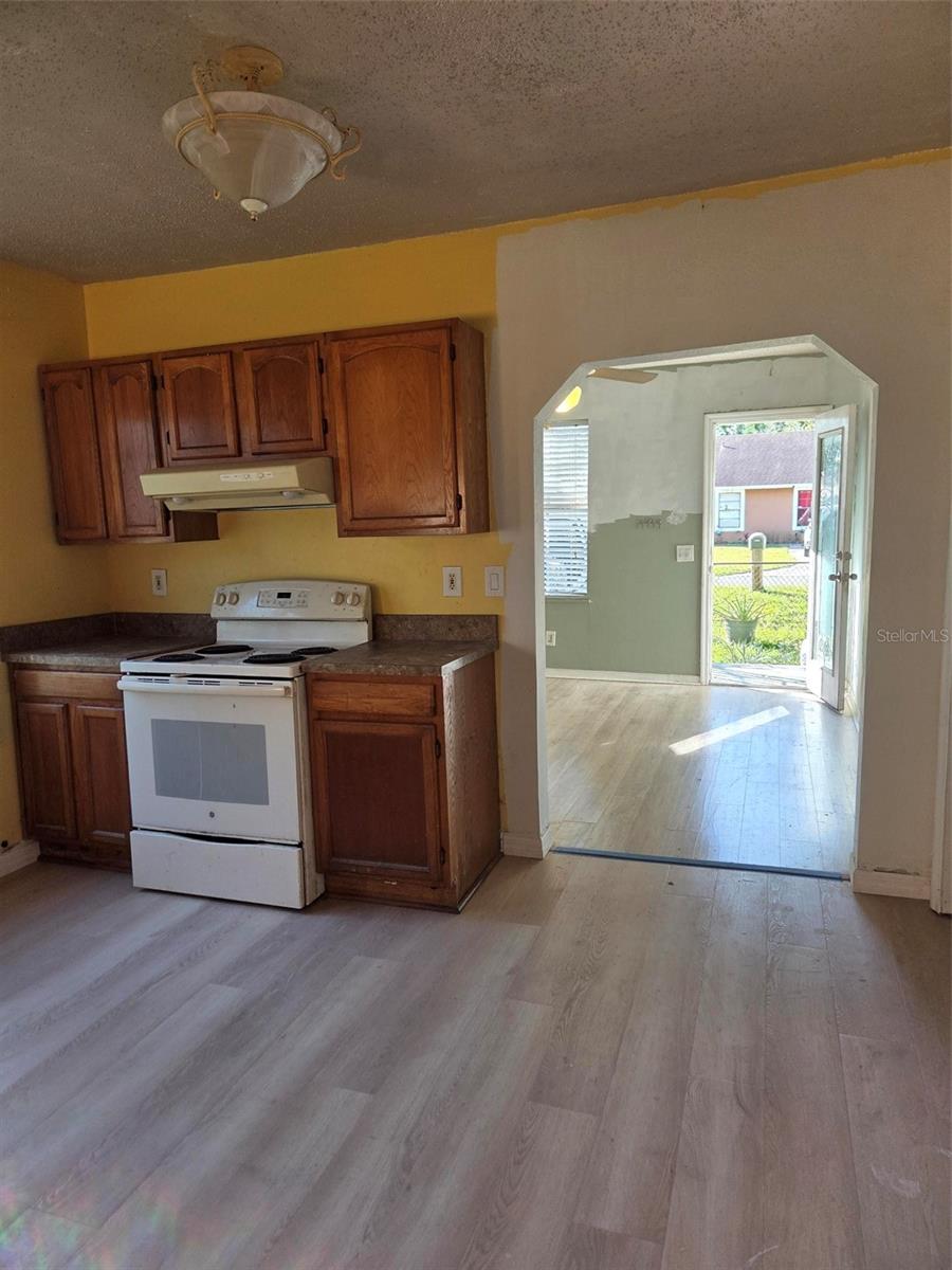 Listing photo id 5 for 1527 Clinton Street