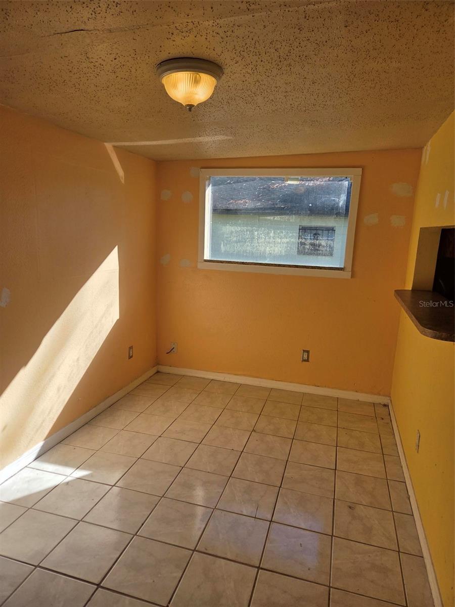 Listing photo id 6 for 1527 Clinton Street
