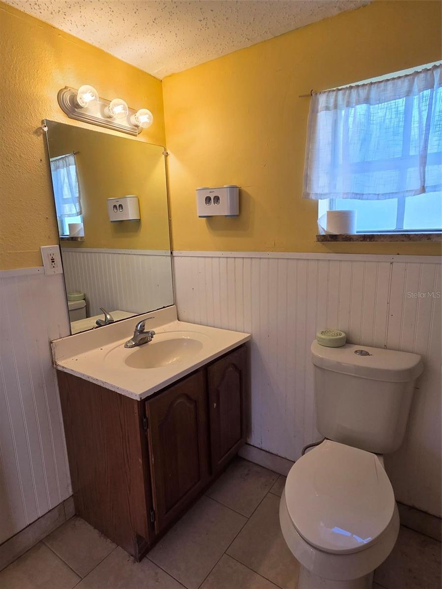 Listing photo id 7 for 1527 Clinton Street