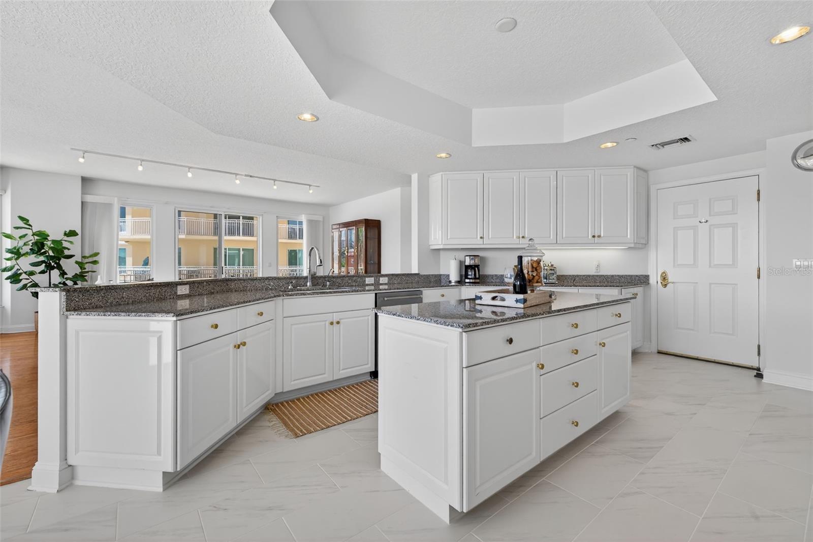Image 13 of 70 For 555 5th Avenue Ne 332