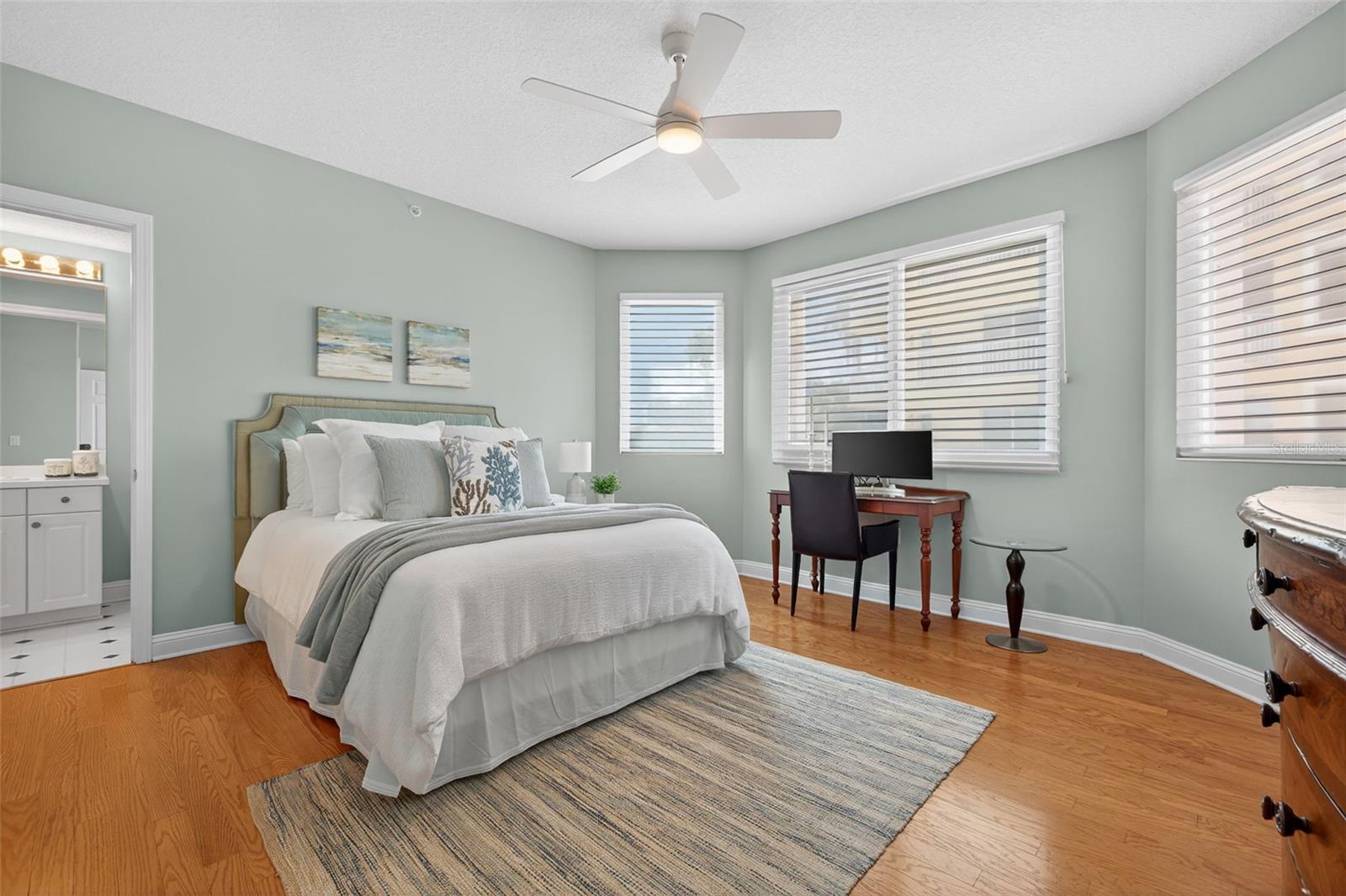 Image 28 of 70 For 555 5th Avenue Ne 332