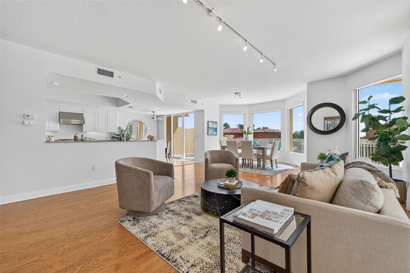 Image 7 of 70 For 555 5th Avenue Ne 332