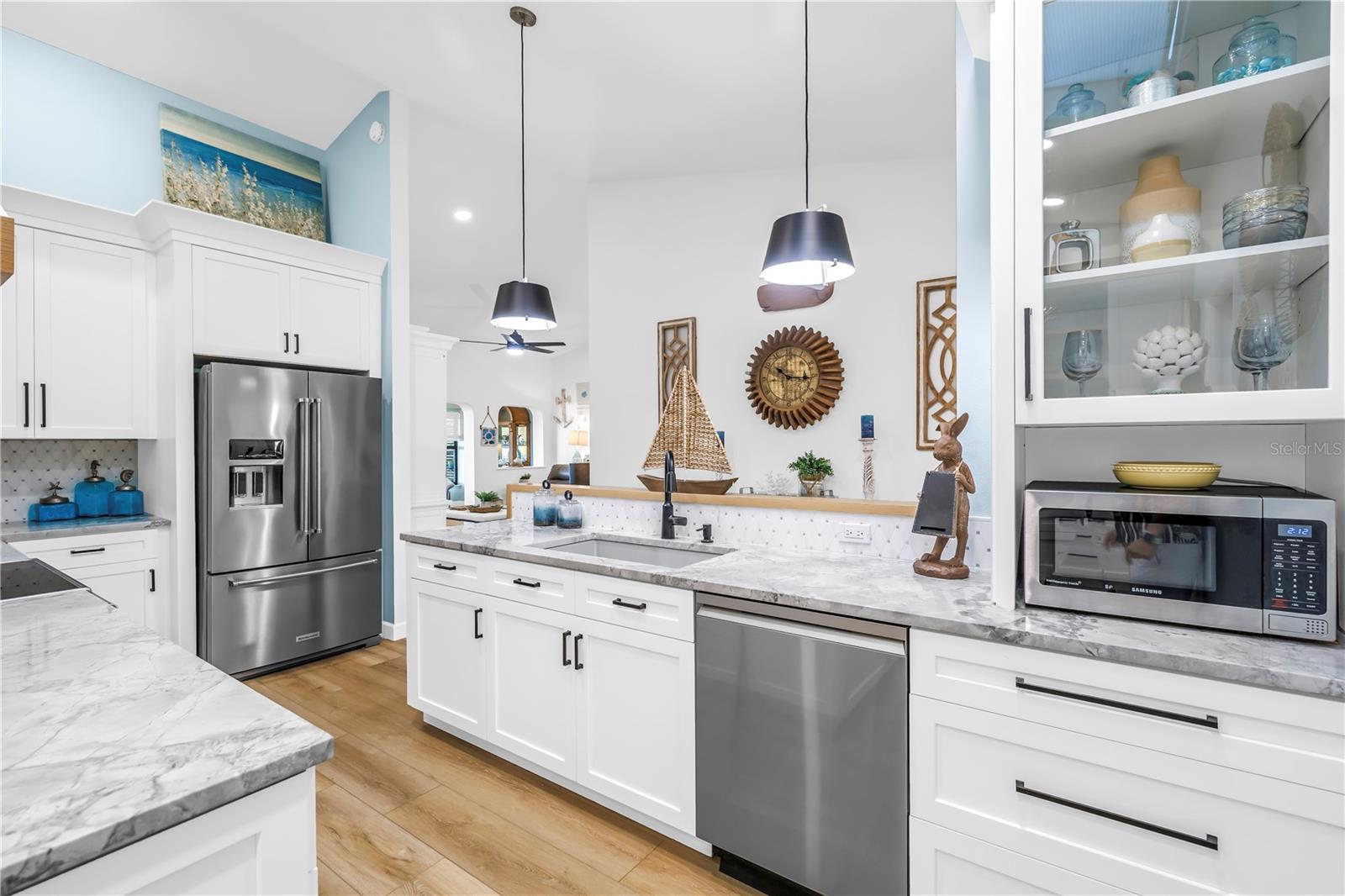 Image 10 of 33 For 956 San Carlos Court Ne