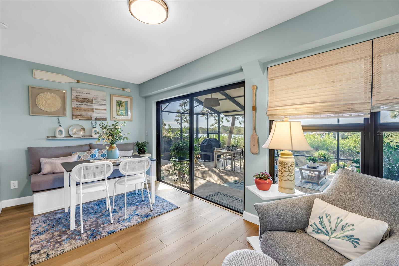 Image 13 of 33 For 956 San Carlos Court Ne