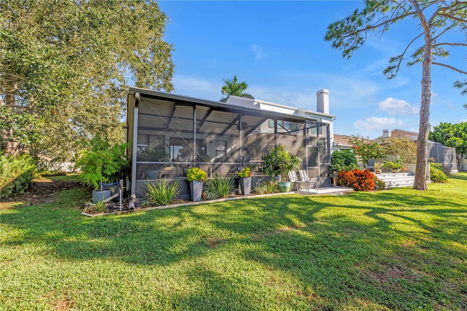 Image 17 of 33 For 956 San Carlos Court Ne