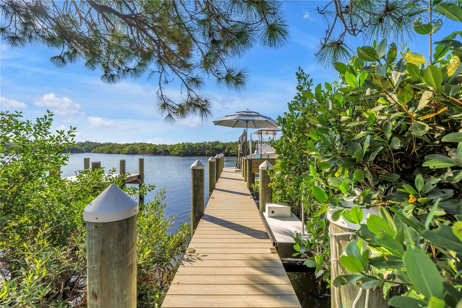 Image 19 of 33 For 956 San Carlos Court Ne