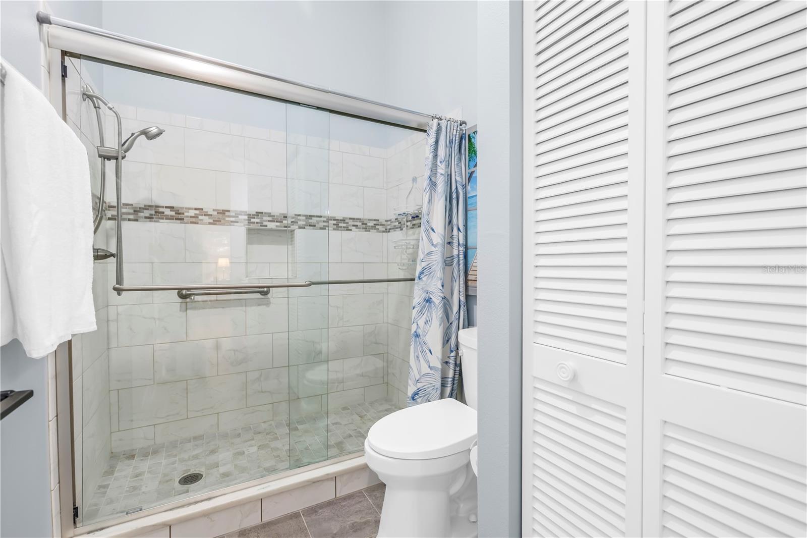 Image 23 of 33 For 956 San Carlos Court Ne