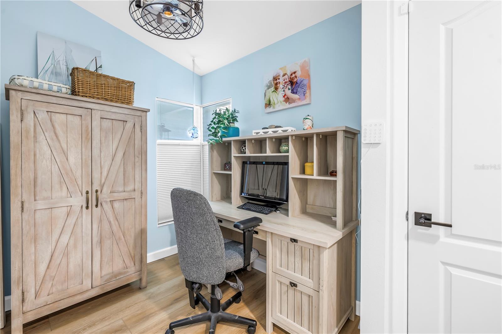 Image 27 of 33 For 956 San Carlos Court Ne