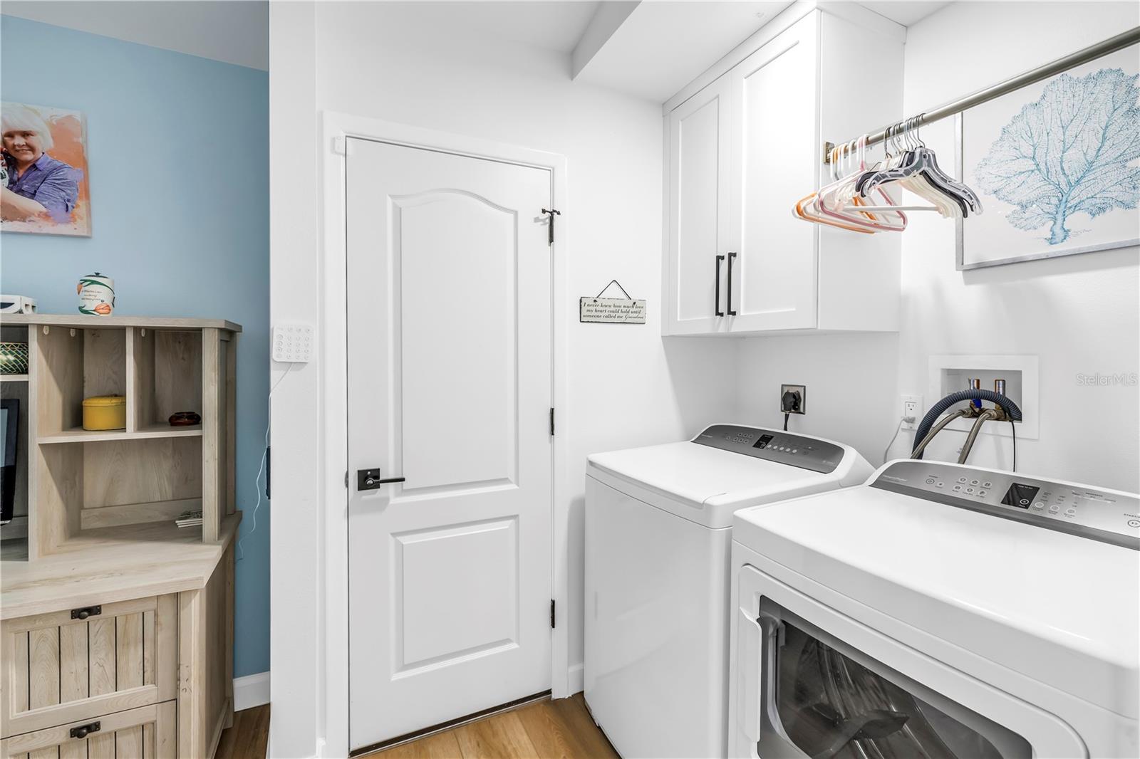 Image 28 of 33 For 956 San Carlos Court Ne