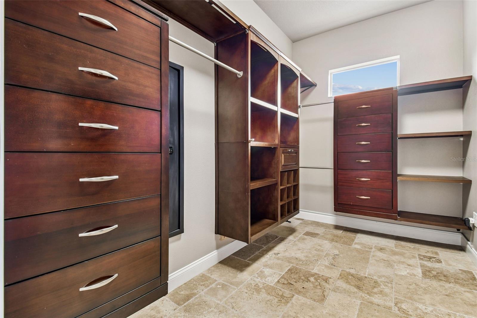 Image 32 of 98 For 1641 Altamont Lane