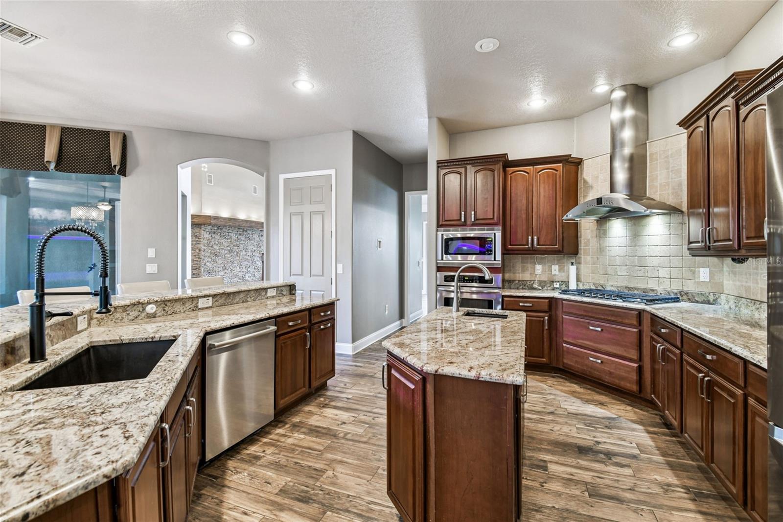 Image 40 of 98 For 1641 Altamont Lane