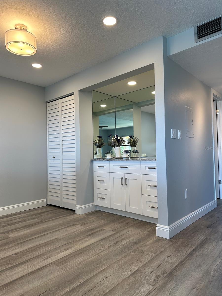 Image 18 of 56 For 12500 Capri Cir N  401