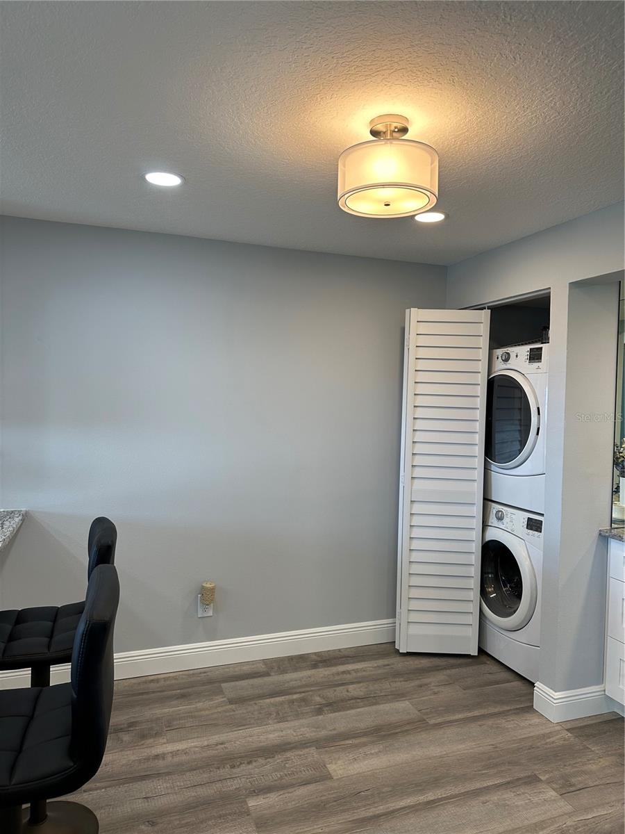 Image 19 of 56 For 12500 Capri Cir N  401